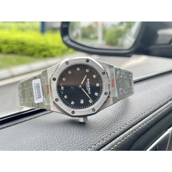 白480-金500。 爱彼-皇家橡树AP作为皇家橡树系列最基础款型，没有任何特殊功能，仅两针，三针和