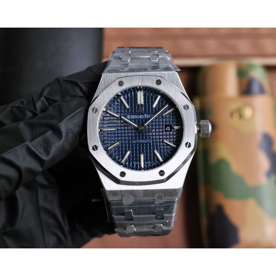 品牌：爱彼-AP15400，650
系列：皇家橡树
类型：男士机械腕表
材料：316精钢(三件