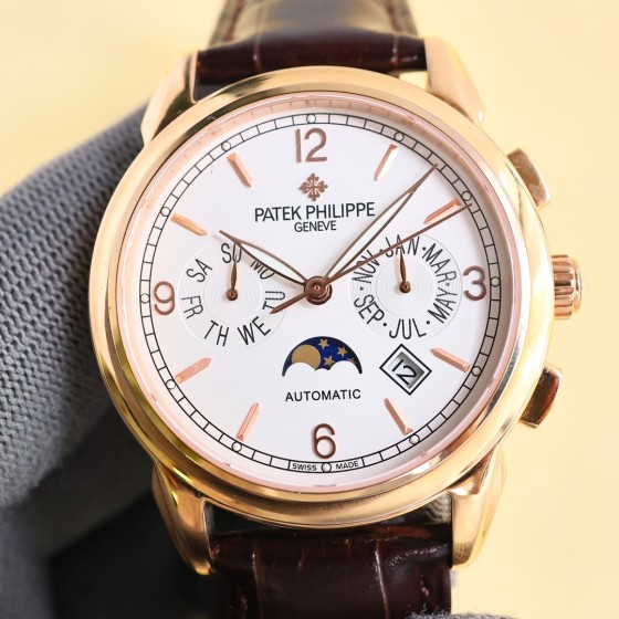白1450 金1500
百达翡丽Patek Philippe惊艳登场，42毫米的表径适配大众男性手