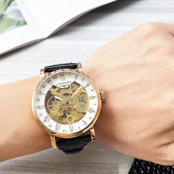 统一530
复杂时计 奢华大气
经典新品 震撼上市
【最新】：百达翡丽 镂空设计
【类型】：