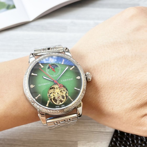 统一550
复杂时计 奢华大气
经典新品 震撼上市
【最新】：百达翡丽 三针设计
【类型】：