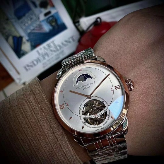 白壳480，玫瑰金500。钢带20
品牌: 百达翡丽(多功能飞轮新品，商务休闲）奢华大气类型：精品