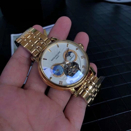 白壳450，金壳470。钢带20
品牌:百达翡丽（多功能飞轮新品，商务休闲）奢华大气类型：精品男士