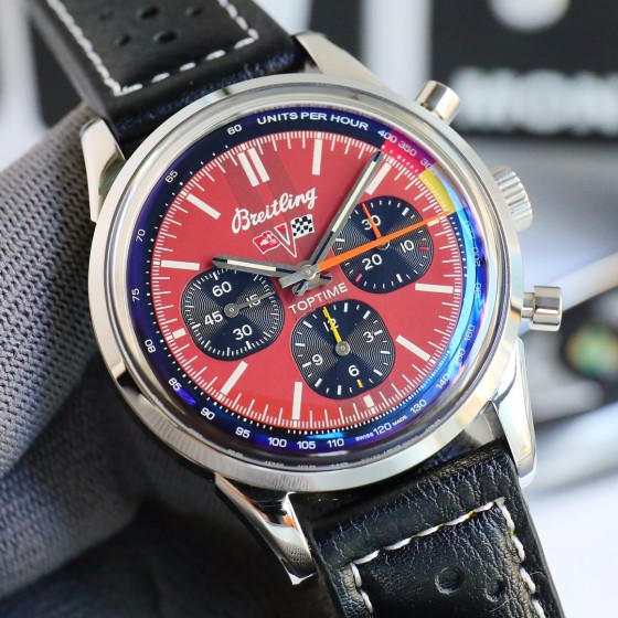 GF出品：TOP百年灵全新计时腕表（Navitimer），百年灵以大胆色彩焕新演绎经典腕表。尺寸42