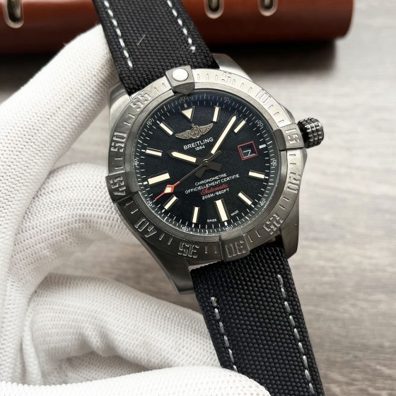 白壳470 黑壳490。百年灵-Breitling 复仇者系列 全自动机械  44*13mm  拱桥