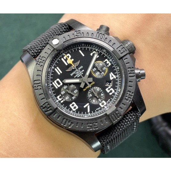 百年灵Breitling 原装一比一的碳纤维纹路 究级新作 百年灵复仇者飓风系列45mm计时码表两年