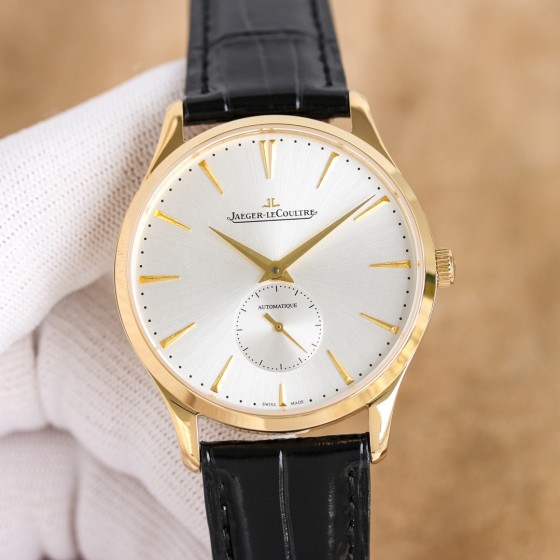 白1100 金1150
新品积家大师系列1218420，传统与现代的和谐乐章。Master Ult