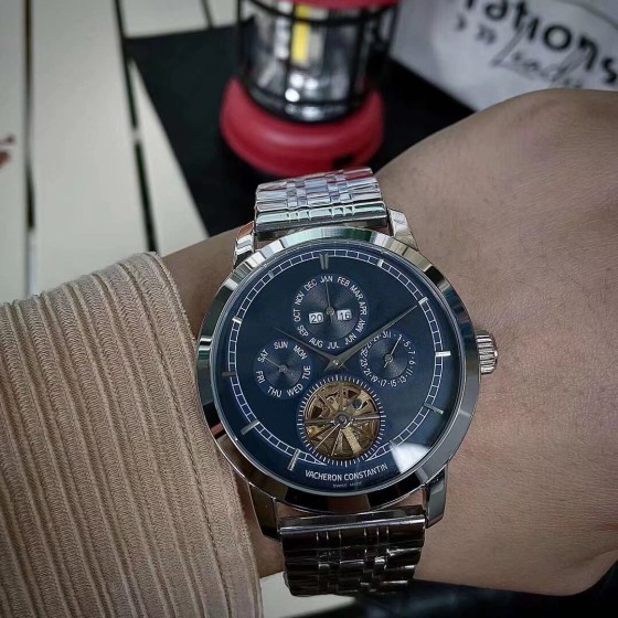 白壳550，玫瑰金570。钢带20
品牌: 江诗丹顿(多功能飞轮新品，商务休闲）奢华大气类型：精品