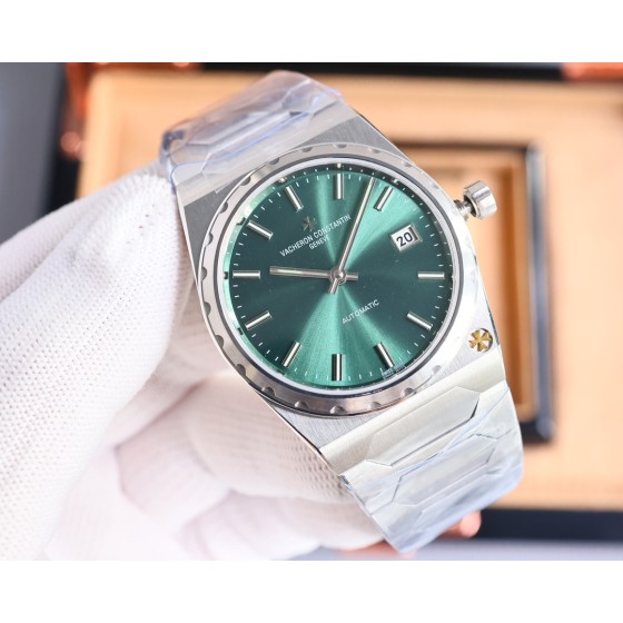 2200。复古且时髦，深受众多明星追捧——江诗丹顿重新重磅推出历史名作系列标志性豪华运动型腕表以纪念