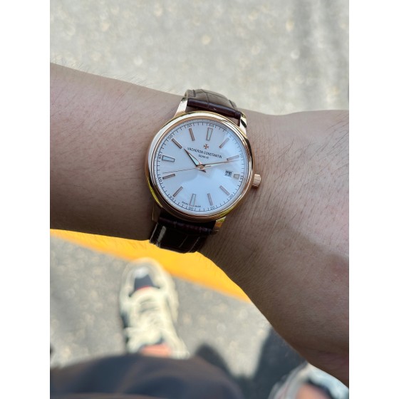 江诗丹顿最新上市 男士 纵横四海系列升级版本腕表，每一个产品都是以男神标准打造的总能让你惊喜收获魅力