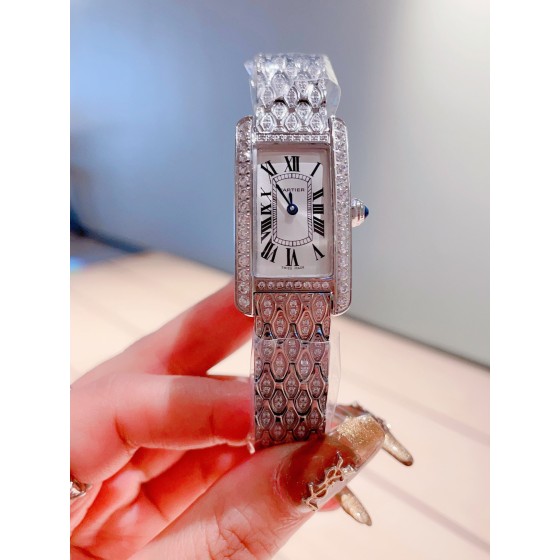 800满钻奢华版
TankAméricaine腕表（卡地亚美国坦克系列）小号表款，进口瑞士石英机芯