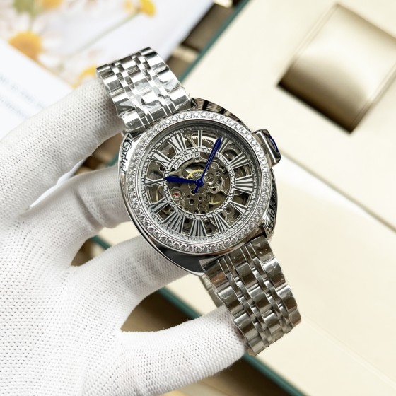 金白同价：皮带p600 钢带620。卡地亚-Cartier 精品男士腕表，劲爆镂空设计，尊贵大气，绅