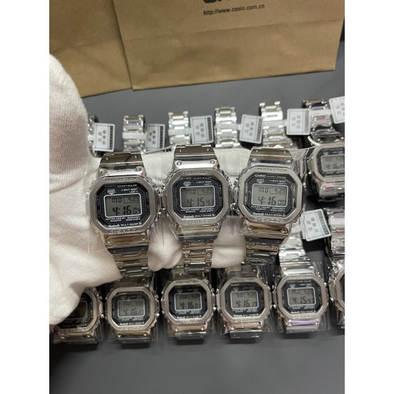 限量款小方砖限量全金属
型号：GM-B5000
功能：太阳能，秒表（精确到1/1000秒）世界时