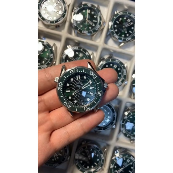 抢先体验新品爆款欧米茄Ω绿鬼到货对版陶瓷圈口，搭载进口西铁成机芯，原版新扣904钢
