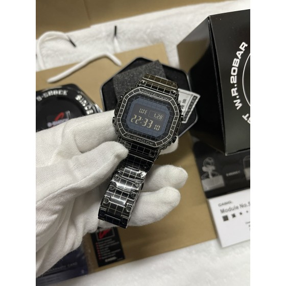 小黑砖限量全金属GMW-B5000
雷射雕刻网格复刻方形！
功能：太阳能，秒表（精确到1/100