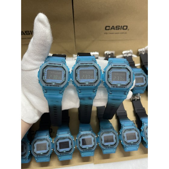 新款炫彩霓虹小方块冰刃透明果冻
型号：DW-5600D
功能：太阳能，秒表（精确到1/1000秒