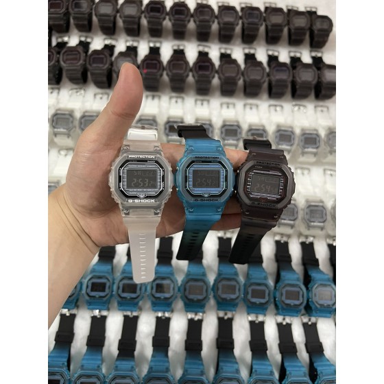 新款炫彩霓虹小方块冰刃透明果冻
型号：DW-5600D
功能：太阳能，秒表（精确到1/1000秒