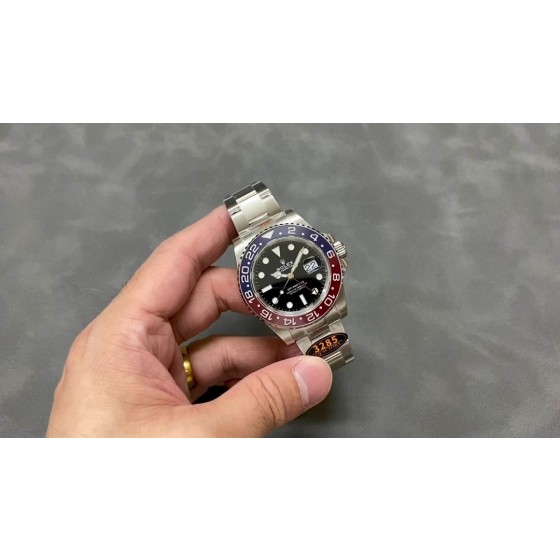 QF 劳力士格林尼治3285机芯
最新研发GMT 真双色陶瓷clean V3圈口，
采用高精度的