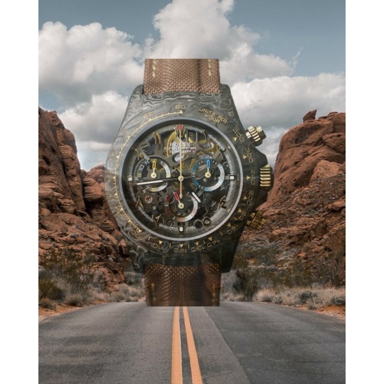 Diw 碳纤维迪通拿推出“导柱轮” Cal.4130 镂空机芯新款。4130机芯无疑是现阶段最好的计