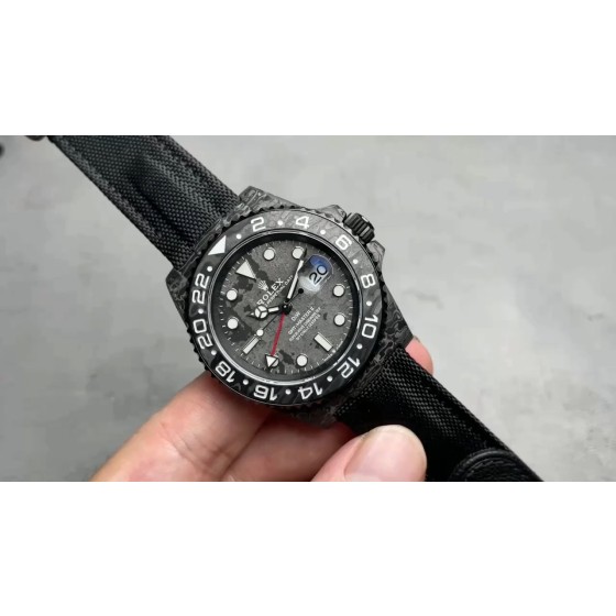 VS新品Ntpt格林尼治，碳纤维表壳佩戴轻便，外表坚硬，每一只腕表都拥有独一无二的碳纤花纹，纹路碳花