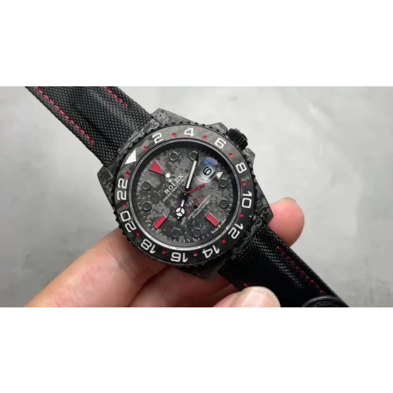 VS新品Ntpt格林尼治，碳纤维表壳佩戴轻便，外表坚硬，每一只腕表都拥有独一无二的碳纤花纹，纹路碳花