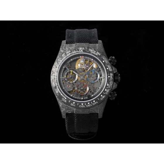 Diw 碳纤维迪通拿推出“导柱轮” Cal.4130 镂空机芯新款。4130机芯无疑是现阶段最好的计