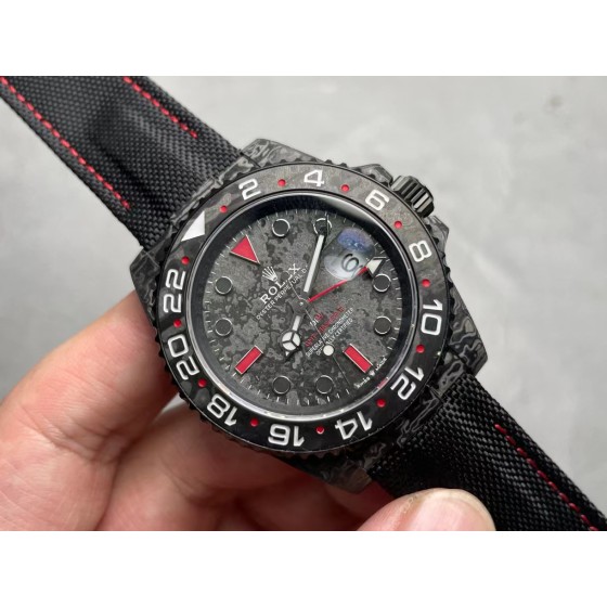 VS新品Ntpt格林尼治，碳纤维表壳佩戴轻便，外表坚硬，每一只腕表都拥有独一无二的碳纤花纹，纹路碳花