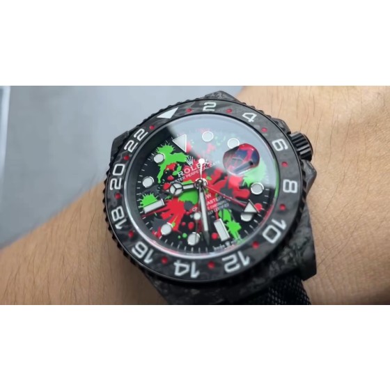 VS新品Ntpt格林尼治，碳纤维表壳佩戴轻便，外表坚硬，每一只腕表都拥有独一无二的碳纤花纹，纹路碳花