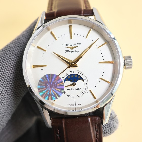 统一950（三码合一）
TW厂浪琴军旗经典复刻日月星辰腕表，新款上市！
字面：采用弧形设计，同时