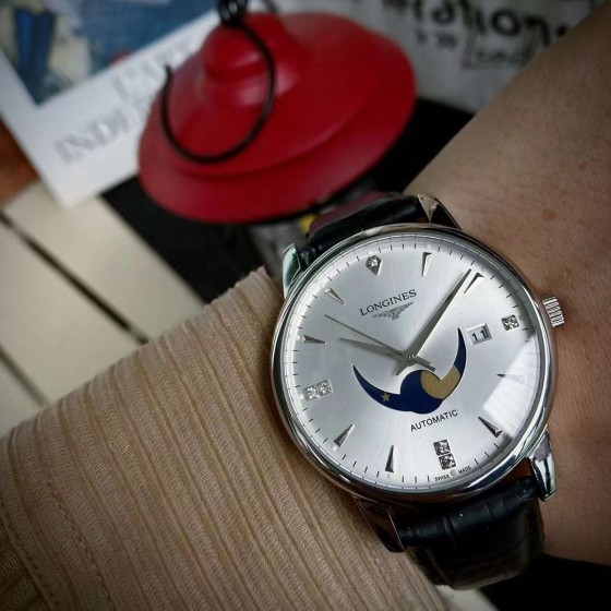 品牌:浪琴(三针新品，商务休闲）奢华大气类型：精品男士腕表（新品）表带：真牛皮表带(舒适)/361精