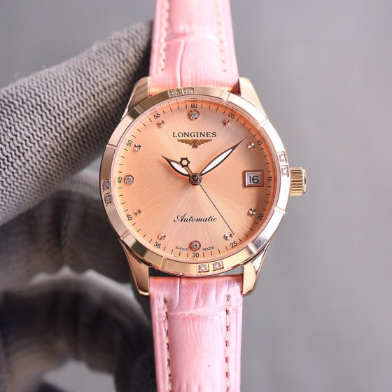 白800金850最新力荐浪琴女款，小红书爆款，女装腕表，青春年华，可以搭配更多颜色皮带
镜面：蓝宝