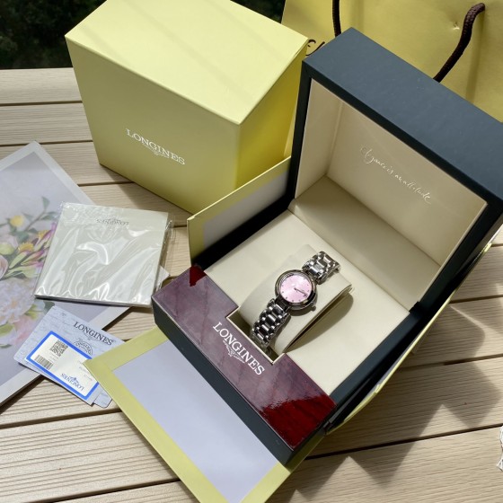 350极具奢华感……
圆润的星月令人神往，这就是浪琴星月系列，其魔幻般的优雅魅力吸引着所有倾情于现