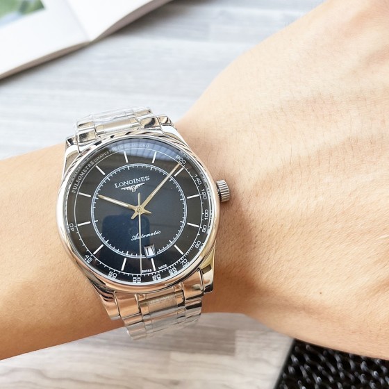 白壳420金壳440 钢带20
【最新】：浪琴三针设计
【类型】：精品男士腕表
【表带】：真牛