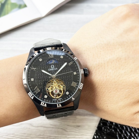 统一520
复杂时计 奢华大气
经典新品 震撼上市
【最新】：欧米加 大飞轮设计
【类型】：