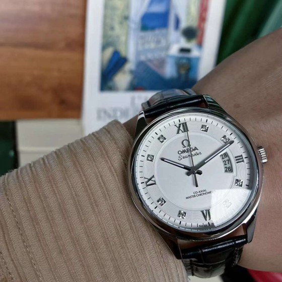 品牌:欧米茄(三针新品，商务休闲）奢华大气类型：精品男士腕表（新品）表带：真牛皮表带(舒适)/361