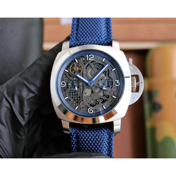 白壳650 间黑670
沛纳海 PANERAI 弧型镀膜玻璃 44mm*16mm 迷彩胶表带搭配原