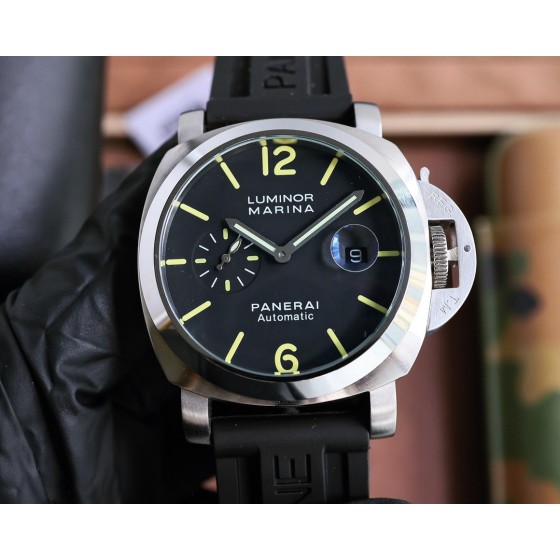 白壳610
沛纳海 PANERAI 弧型镀膜玻璃 44mm*16mm 胶表带搭配原装针扣 全自动机