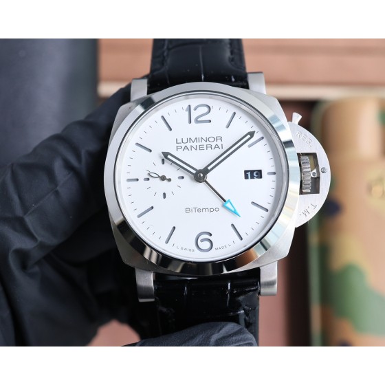 皮带820 钢带880 
V7版本最新推出独家在售
沛纳海LUMINOR 01304系列 ─ 4