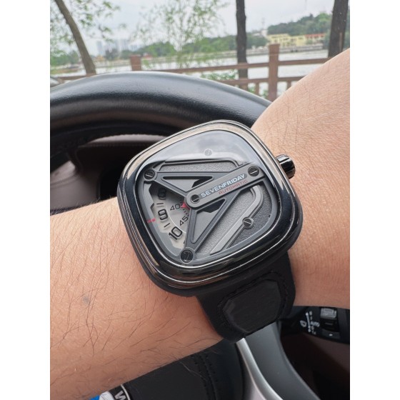 600 
Sevenfriday 七个星期五 M3/01  原装进口8215机械机芯、强化蓝光玻璃