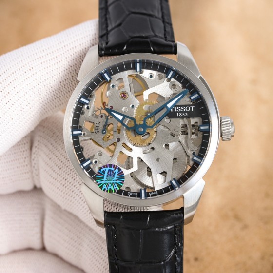 统一1200
TW台湾厂 天梭天匠镂空系列 V3版本 改进机芯放射纹路，改进甲板镀层颜色，增加64