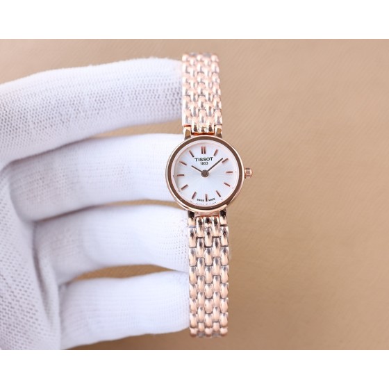 皮钢同价，白380-金400
 2023年独家新款！
 天梭小可爱系列石英女表，该系列腕表绚丽夺