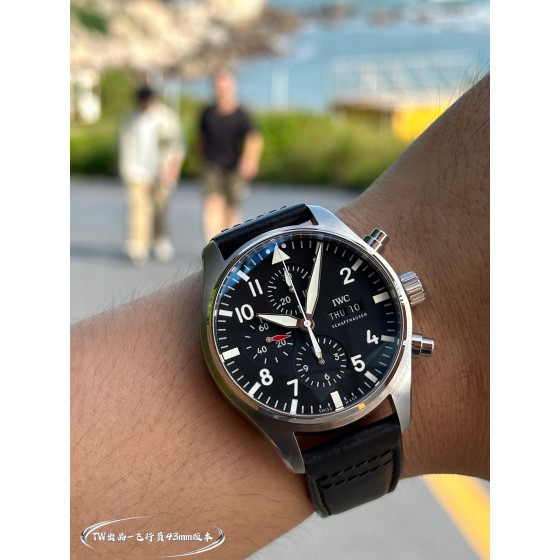 TW出品， IWC-万国飞行员系列IW378003。
1.腕表采用玫瑰金高科技镀金，做工成熟，线条